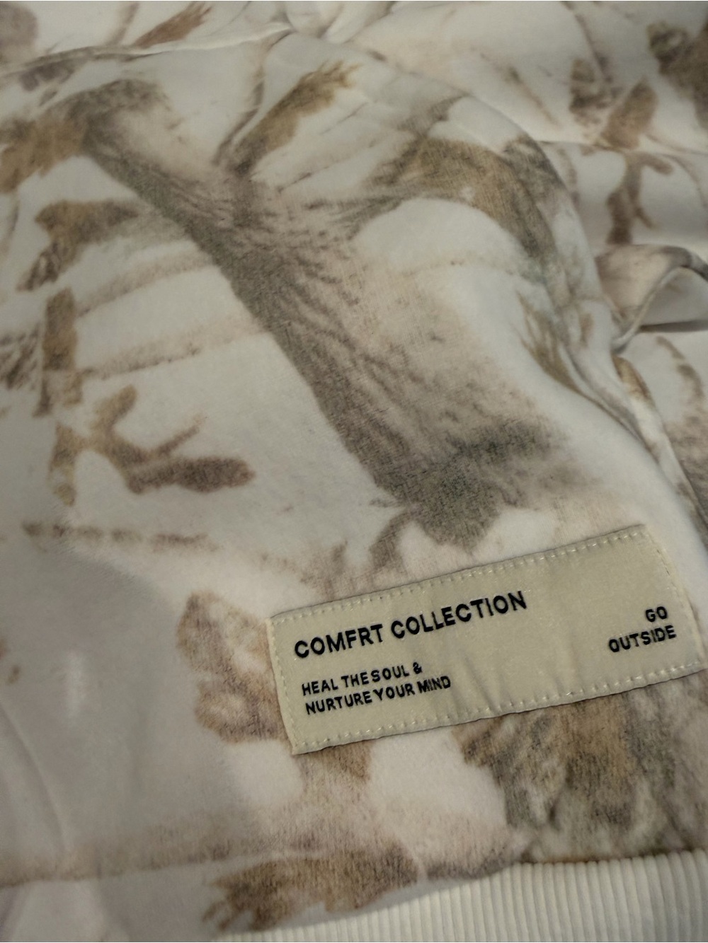Comfort Collection Men’s Cream & Brown Pullover Sweatshirt